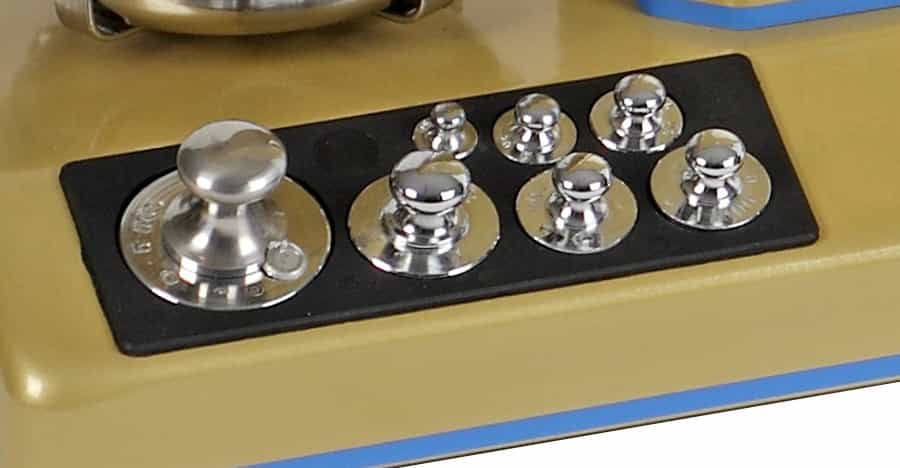 Scales for gold-smiths, jewellers, silversmiths, pharmacies, chemical laboratories Scales for gold-smiths, jewellers, silversmiths, pharmacies, chemical laboratories